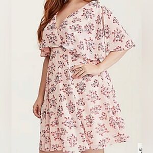 Torrid Size 18 - Floral Chiffon Dress, Open Sleeve, V Neck, Like New